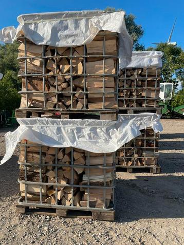 Haardhout eiken / beuk gestapelde kuub beschikbaar voor biedingen