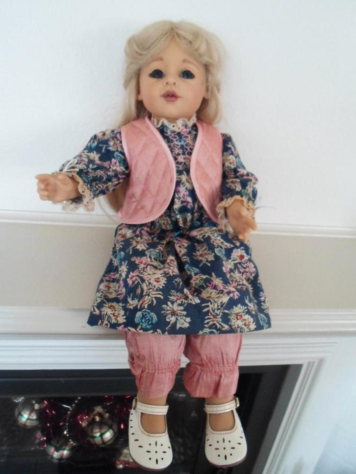 Joke Grobben. Pop "Mignon". In originele doos. Certificaat., Verzamelen, Poppen, Zo goed als nieuw, Pop, Ophalen of Verzenden