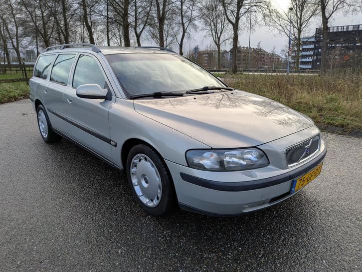 Volvo V70 2.4 Comfort Line Airco Radio Cd APK 17-06-2026, Auto's, Volvo, Bedrijf, Te koop, V70, ABS, Airbags, Airconditioning
