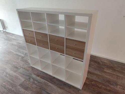 Zo goed als nieuw: IKEA KALLAX kast WIT met inzet!, Doe-het-zelf en Verbouw, Glas en Ramen, Zo goed als nieuw, Ophalen