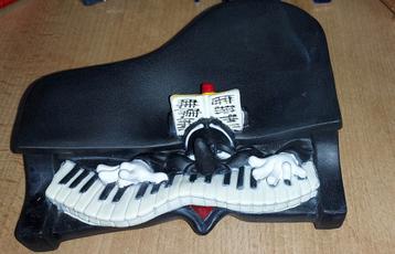 Piepspeeltje Piano europet heimtierenbedarf  rubber 1990 beschikbaar voor biedingen