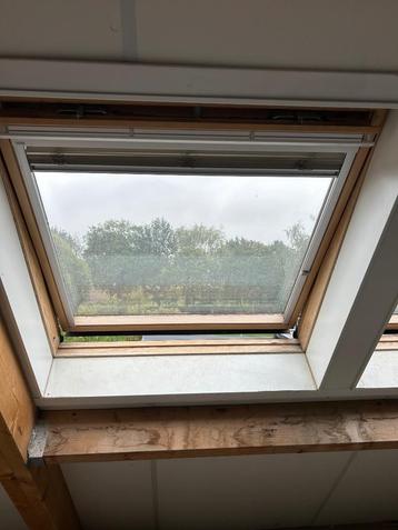 Velux dakramen GGL 606 3000 + jaloezieën  beschikbaar voor biedingen