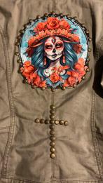 Spijkerjasje met rits. Day of the dead. Hippie. Handmade., Ophalen of Verzenden, Zo goed als nieuw, Maat 42/44 (L), Beige