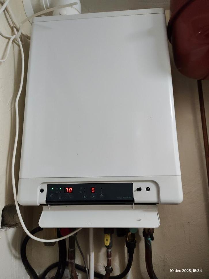 Intergas HRE Combi Kompakt 24/18 A CW3  CV-Ketel 2021, Doe-het-zelf en Verbouw, Geisers en Boilers, Gebruikt, Aardgas, 3 t/m 5 jaar oud