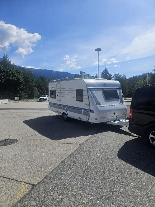 Hobby 460 UFE Bjr. 2002, Caravans en Kamperen, Caravans, Particulier, tot en met 4, 1000 - 1250 kg, Rondzit, Hobby, Frans bed