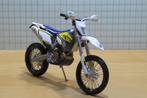 Husqvarna FE501 1:12 31101, Hobby en Vrije tijd, May Cheong Group France S.A.S., Nieuw, Ophalen of Verzenden, 1:9 t/m 1:12