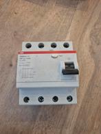 Nieuwe ABB Aardlekschakelaar FH204 A 40/0.03, Doe-het-zelf en Verbouw, Ophalen of Verzenden