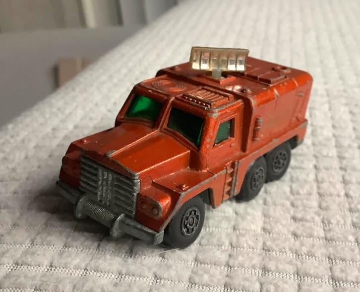 Oude Matchbox Badger Truck met Sateliet die draait 1973 Auto, Hobby en Vrije tijd, Modelauto's | Overige schalen, Gebruikt, Bus of Vrachtwagen