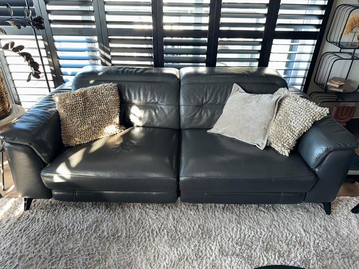 Luxe antraciet leren 2,5 zitsbank van Goossens (elektrisch), Huis en Inrichting, Banken | Bankstellen, Gebruikt, Rechte bank, Driepersoons