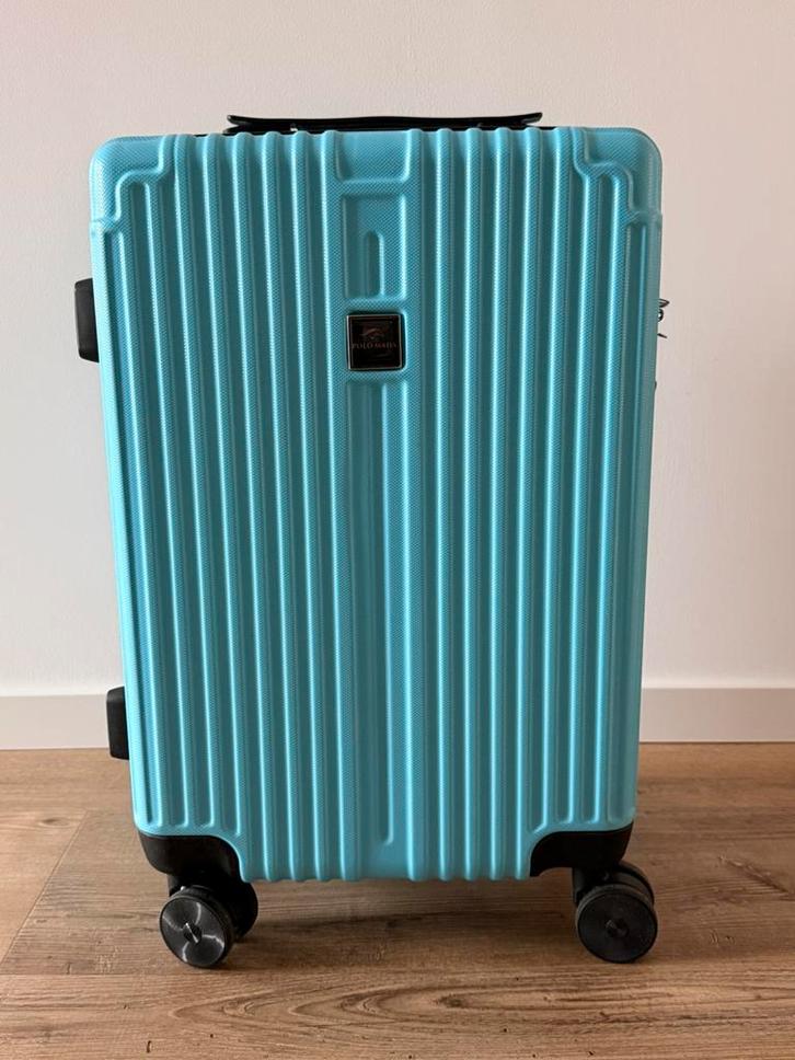 Nieuwe reiskoffer., Sieraden, Tassen en Uiterlijk, Koffers, Nieuw, Hard kunststof, 50 tot 60 cm, 35 tot 45 cm, Slot, Uitschuifbare handgreep