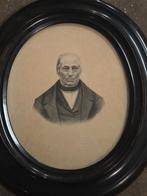 Antieke zwarte houten ovale fotolijsten, Antiek en Kunst, Antiek | Woonaccessoires, Ophalen