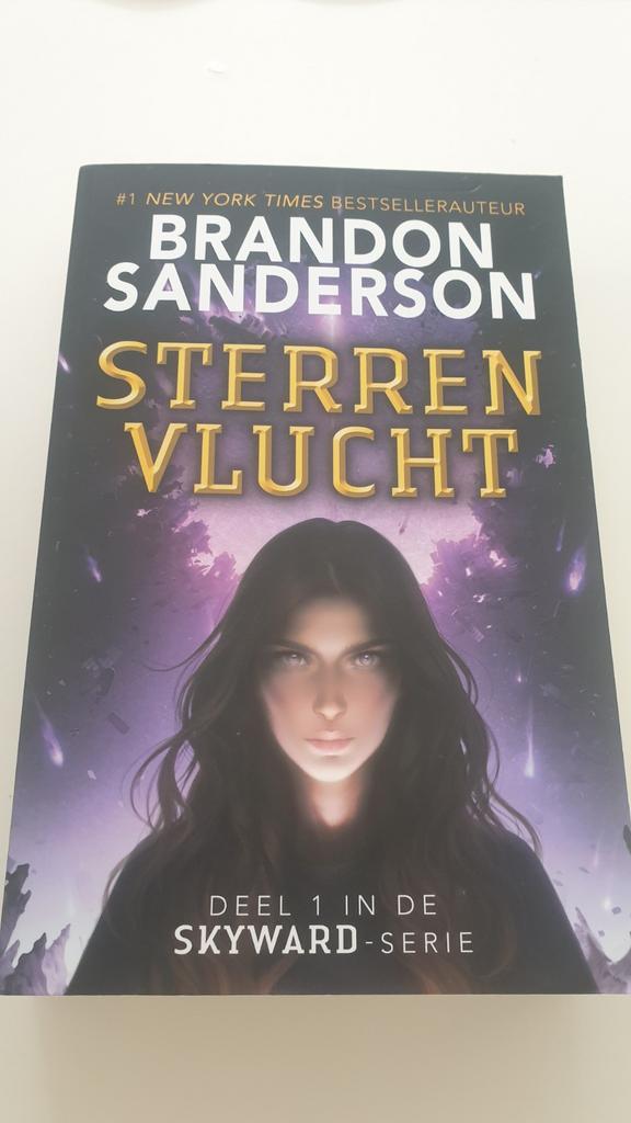 Nieuw Brandon Sanderson - Sterrenvlucht, Boeken, Science fiction, Zo goed als nieuw, Ophalen of Verzenden