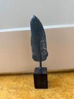 Nieuwe decoratieve veer op betonnen voet, Ophalen of Verzenden, Nieuw
