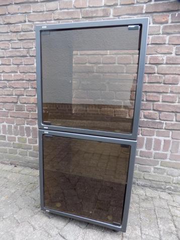 Stereomeubel vintage 2 losse kubussen beschikbaar voor biedingen