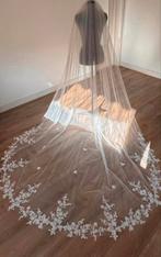 Bruidssluier madi lane style 3 meter lengte, Ophalen of Verzenden, Zo goed als nieuw, Wit, Accessoires