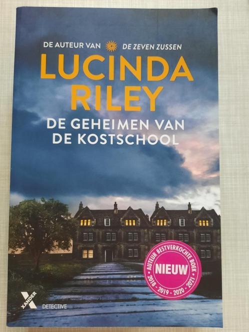 Lucinda Riley - De geheimen van de kostschool, Boeken, Romans, Zo goed als nieuw, Ophalen of Verzenden