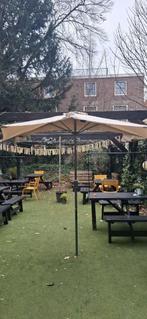 2 mooie parasols halfrond voor balkon oid, Tuin en Terras, Parasols, Muurparasol, Verstelbaar, Ophalen of Verzenden, Zo goed als nieuw