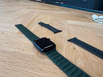 Apple watch SE met bandjes beschikbaar voor biedingen