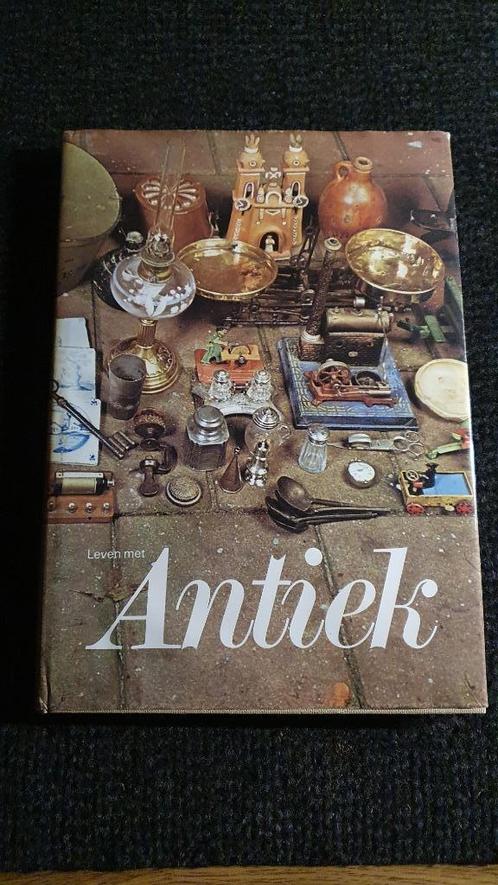 Antiek, leven met..., Antiek en Kunst, Antiek | Overige Antiek, Ophalen of Verzenden