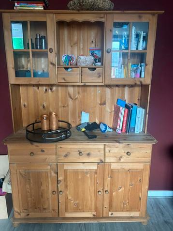 Leuke grenenkast beschikbaar voor biedingen