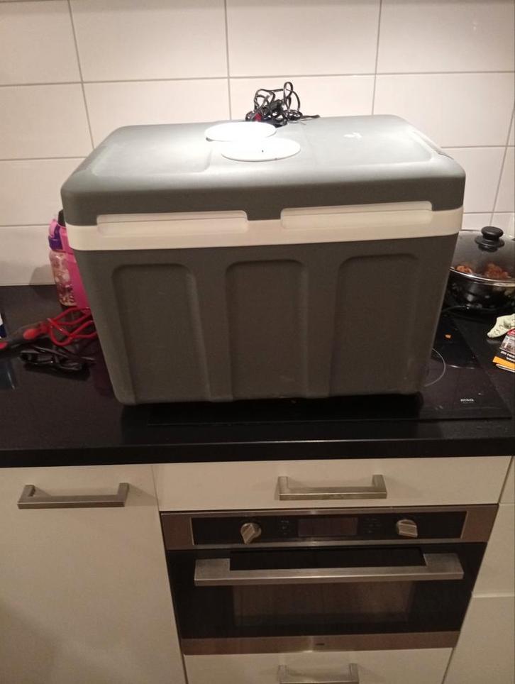 Kesser Koelbox 230V/12V Trolley - ZGAN, Caravans en Kamperen, Koelboxen, Zo goed als nieuw, Koelbox, Elektrisch, Ophalen of Verzenden