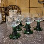 6 wijnglazen op groene geribbelde voet, Huis en Inrichting, Ophalen of Verzenden, Glas, Overige stijlen, Glas of Glazen