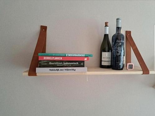 Mooie eiken wandplanken met donkerbruine riemen, Huis en Inrichting, Woonaccessoires | Wandplanken en Boekenplanken, Zo goed als nieuw