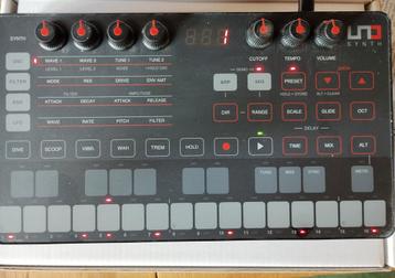 Verkocht. IK Multimedia Uno Synth - Analoge Synthesizer beschikbaar voor biedingen