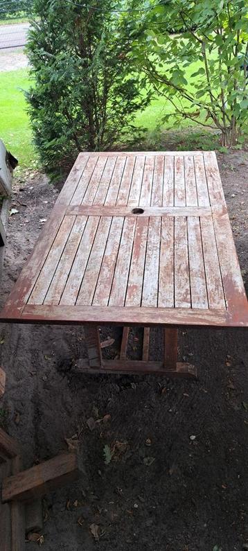 Houten Tuintafel - Gebruikt beschikbaar voor biedingen