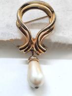 Grote goudkleurige broche met grote druppelparel (6917-761), Sieraden, Tassen en Uiterlijk, Broches, Ophalen, Zo goed als nieuw