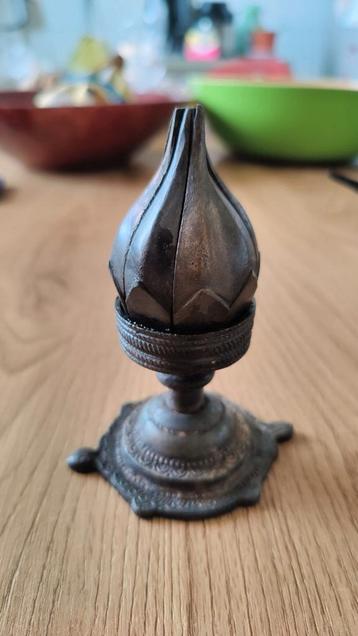 2 Bronzen Lotus Kandelaars Oliebrander Wierook brander beschikbaar voor biedingen