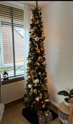 2 Kunstkerstbomen Pencil Pine 240 cm Everlands, Diversen, Ophalen, Zo goed als nieuw