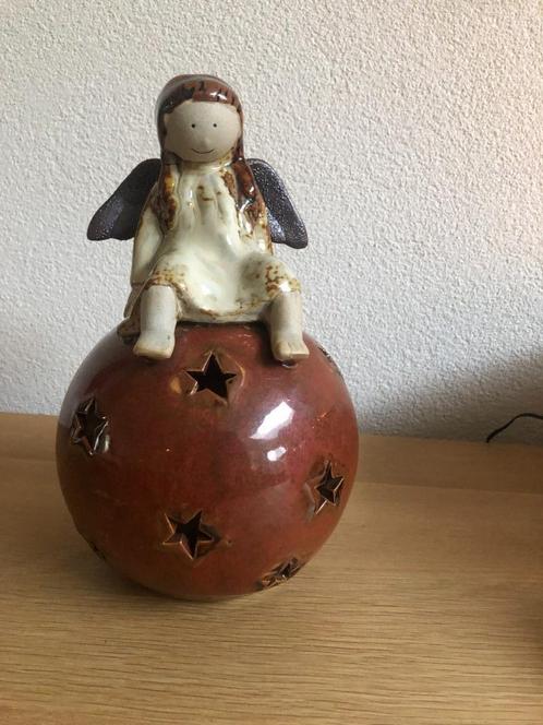 Kerstengel (geglazuurd aardewerk) met bol voor waxinelichtje, Diversen, Kerst, Zo goed als nieuw, Ophalen of Verzenden