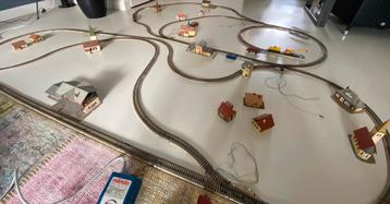 Complete set Marklin M-rail met trafo’s, wagons en trein beschikbaar voor biedingen