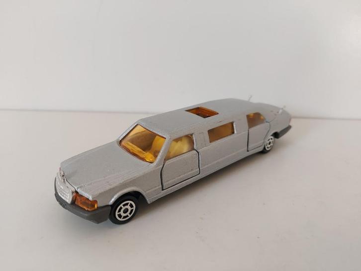 Majorette 326 Mercedes-Benz stretched limousine, Hobby en Vrije tijd, Modelauto's | Overige schalen, Zo goed als nieuw, Auto, Ophalen of Verzenden