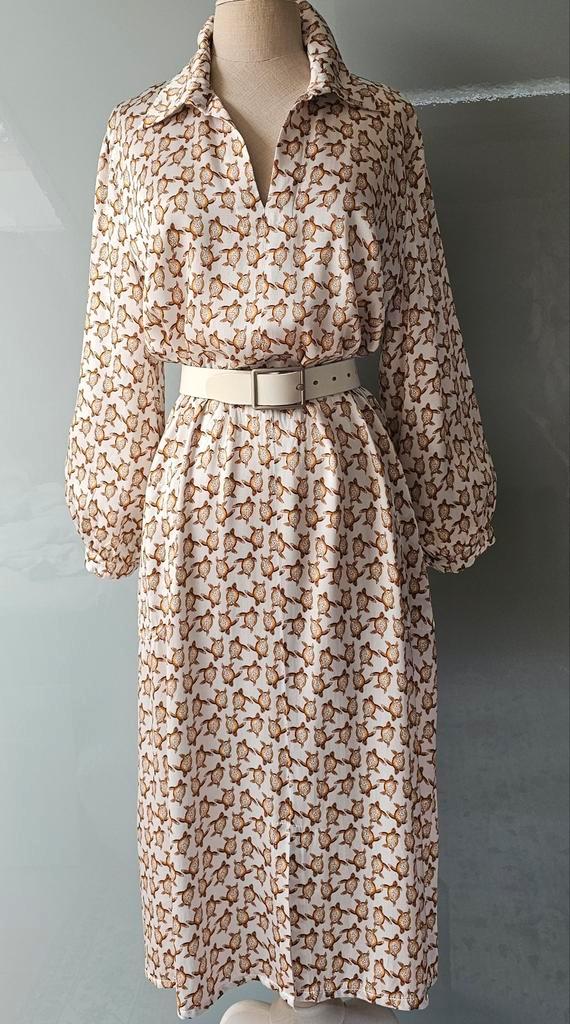 Mooie Caroline Biss jurk . 100 % viscose.  Maat 42, Kleding | Dames, Jurken, Zo goed als nieuw, Maat 42/44 (L), Beige, Onder de knie