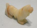 Vintage handgemaakt beeldje hond teckel? natuursteen onyx?, Ophalen of Verzenden