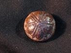 Knoop antiek met bloem, 1550 bodemvondst. 1999K, Ophalen of Verzenden, Heren