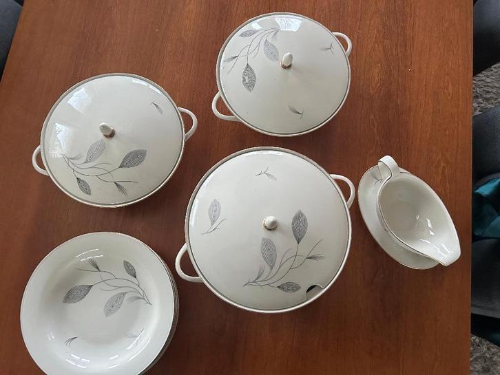 Servies Eschenbach Bavaria - 3x schaal + sauskom + borden, Antiek en Kunst, Antiek | Servies compleet, Ophalen