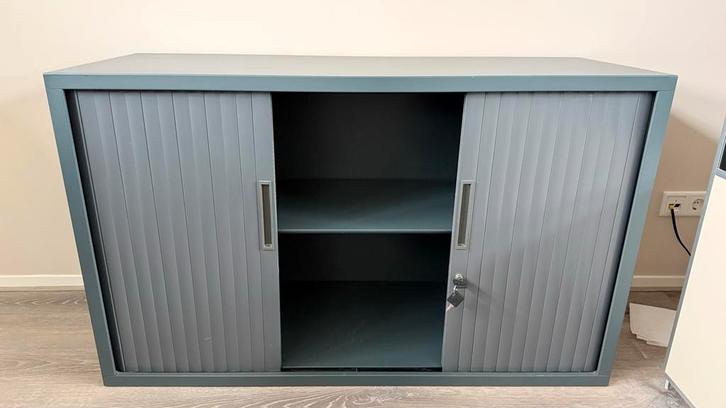 Roldeur Archiefkast schaffenburg met slot en sleutels, Huis en Inrichting, Kasten | Roldeurkasten en Archiefkasten, Gebruikt, Minder dan 100 cm