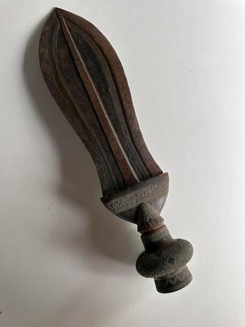 Kuba Ikula status zwaard Afrikaanse kunst van Antropoloog beschikbaar voor biedingen