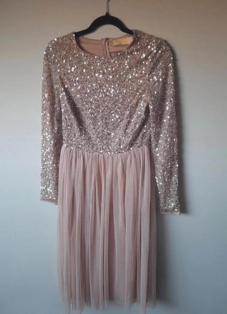 Mooie Maya jurk met pailletten, Kleding | Dames, Jurken, Zo goed als nieuw, Maat 38/40 (M), Beige, Onder de knie, Ophalen of Verzenden