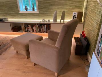 Comfortabele stoel en hocker beschikbaar voor biedingen