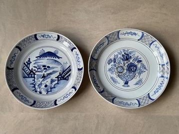 2 antieke blauw/witte borden handbeschilderd gemerkt AK  beschikbaar voor biedingen