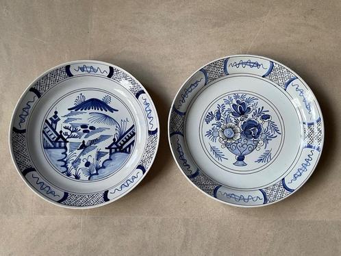 2 antieke blauw/witte borden handbeschilderd gemerkt AK, Antiek en Kunst, Antiek | Porselein, Verzenden