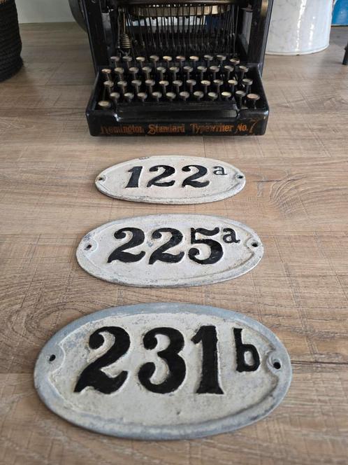 antieke huisnummerbordjes, nrs 122A, 225A of 231B €29, Antiek en Kunst, Antiek | Emaille, Ophalen of Verzenden