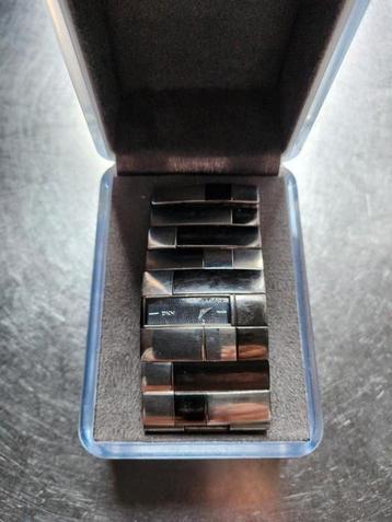 Donna Karan New York horloge beschikbaar voor biedingen