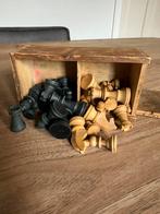 Houten kistje met schaakstukken  oudje, Hobby en Vrije tijd, Gezelschapsspellen | Bordspellen, Gebruikt, Ophalen of Verzenden