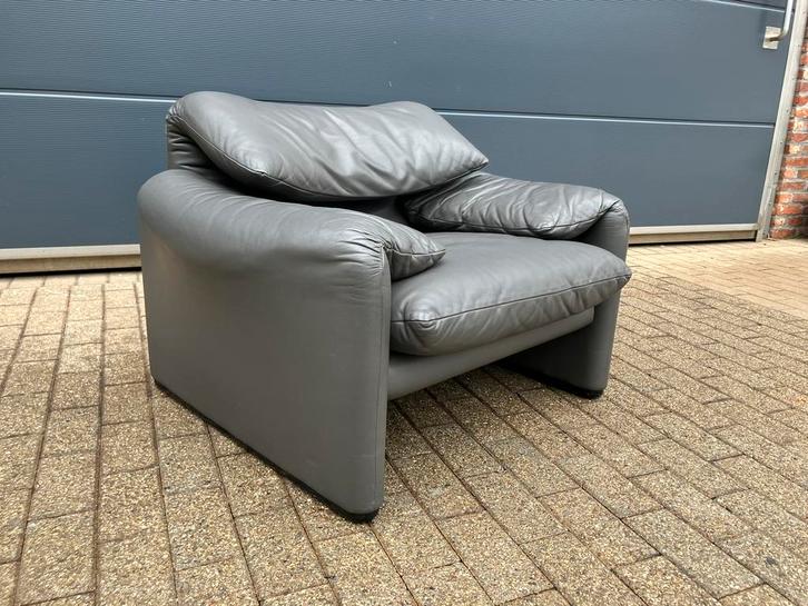 Cassina Maralunga 1zit origineel Anthraciet grijs Topstaat!, Huis en Inrichting, Fauteuils, 75 tot 100 cm, Ophalen of Verzenden