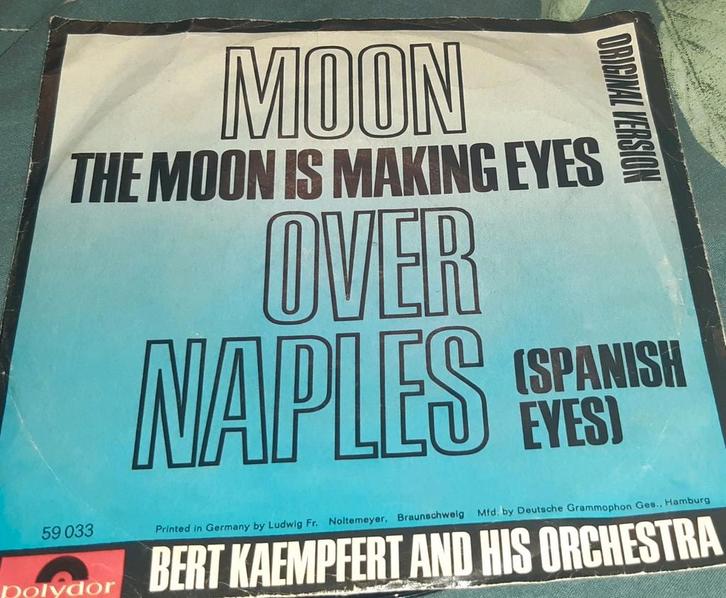 Bert Kaempfert - Moon Over Naples Vinyl Single, Cd's en Dvd's, Vinyl Singles, Gebruikt, Single, Pop, 7 inch, Ophalen of Verzenden